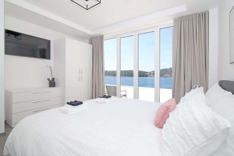 Bed, Photo of the whole room, Bedroom, Sea view