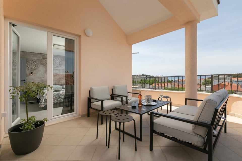Balcony/Terrace, Landmark view