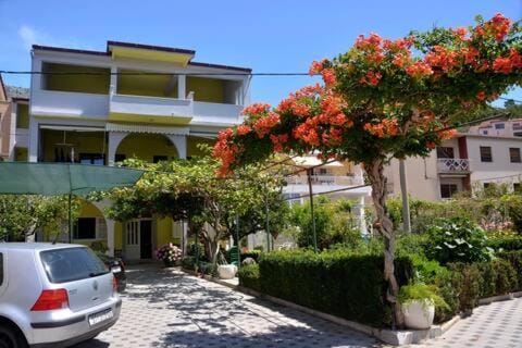 Villa Vlade- from the heated pool to the beach in 1 minute Apartment in Split-Dalmatia County