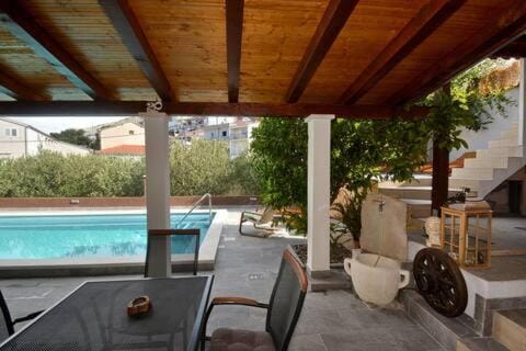 Villa Vlade- from the heated pool to the beach in 1 minute Apartment in Split-Dalmatia County