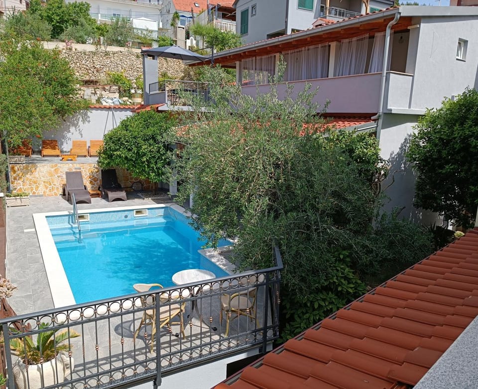 Villa Vlade- from the heated pool to the beach in 1 minute Apartment in Split-Dalmatia County