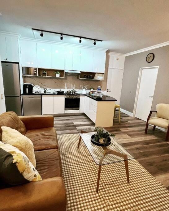 Kitchen or kitchenette, Living room