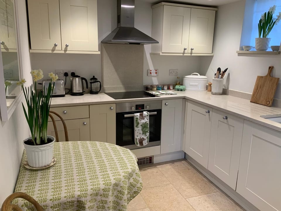 Dining area, kitchen