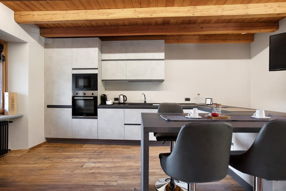Kitchen or kitchenette, Living room