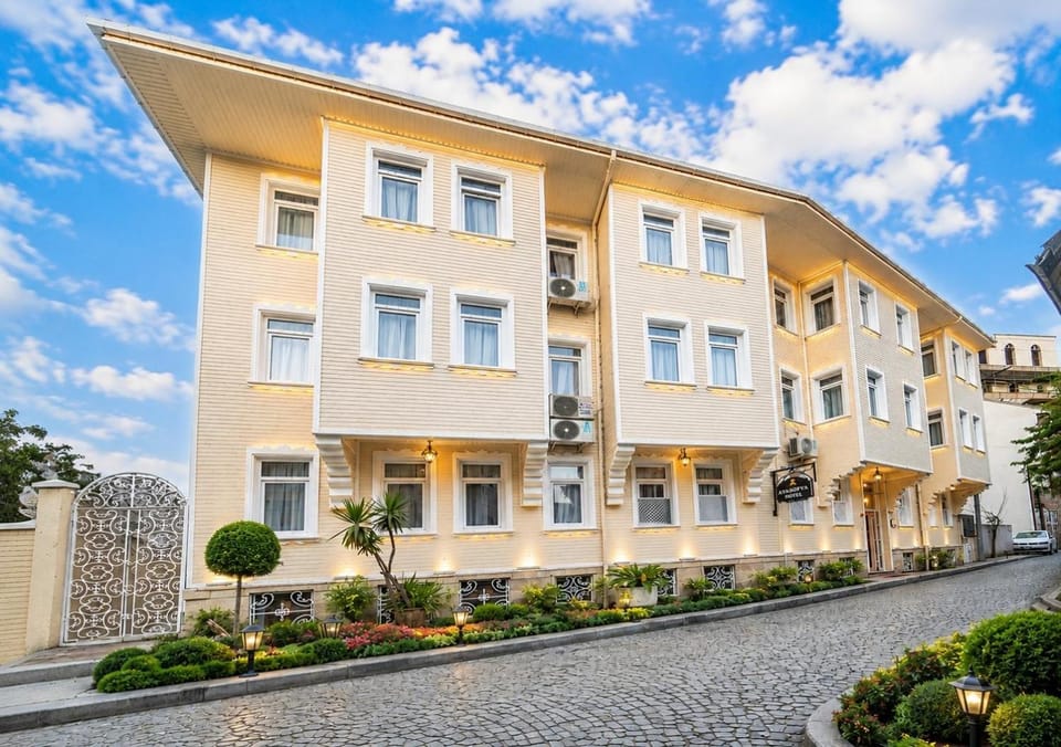 Property building, Day