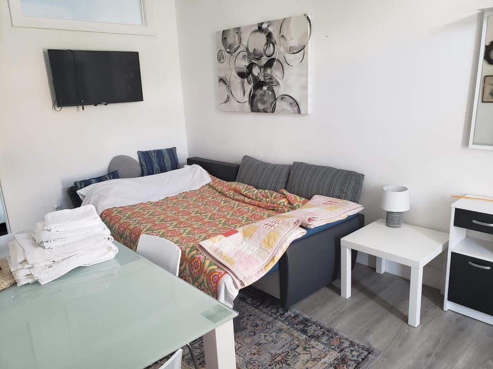 Bed, Living room, Seating area