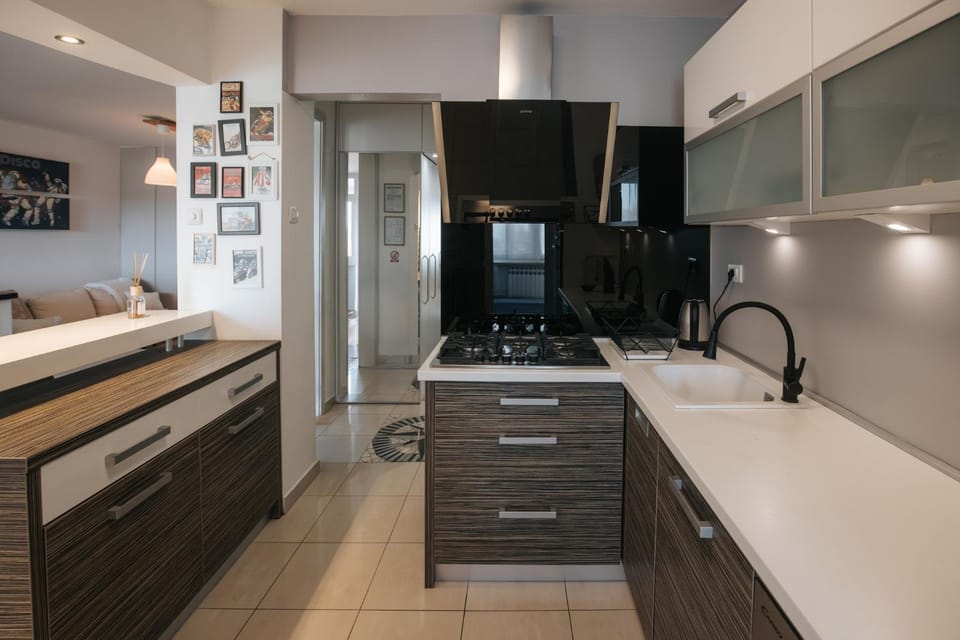 Kitchen or kitchenette, dishwasher