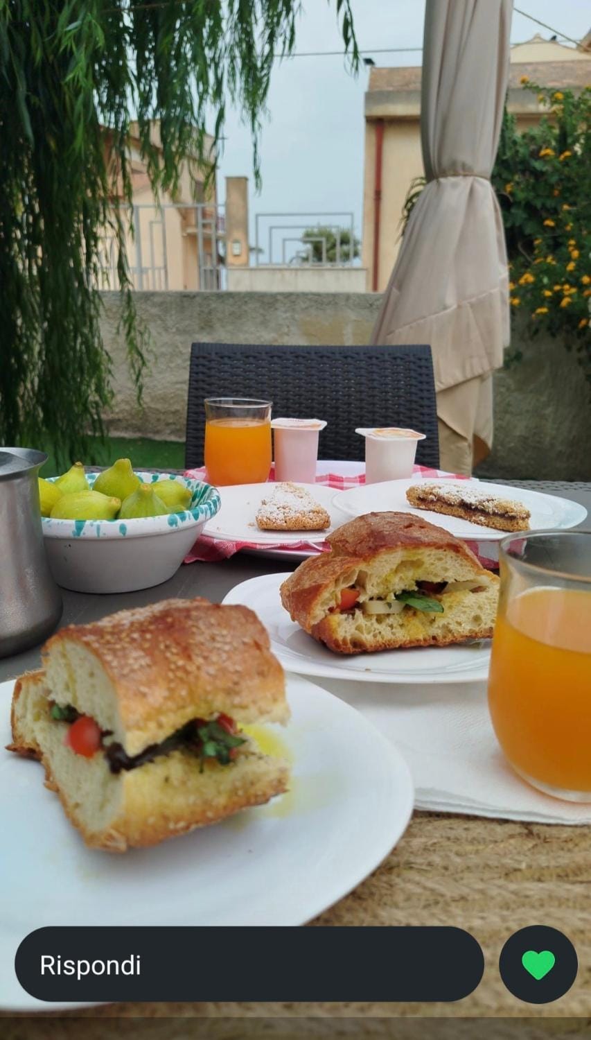 Food and drinks, Continental breakfast