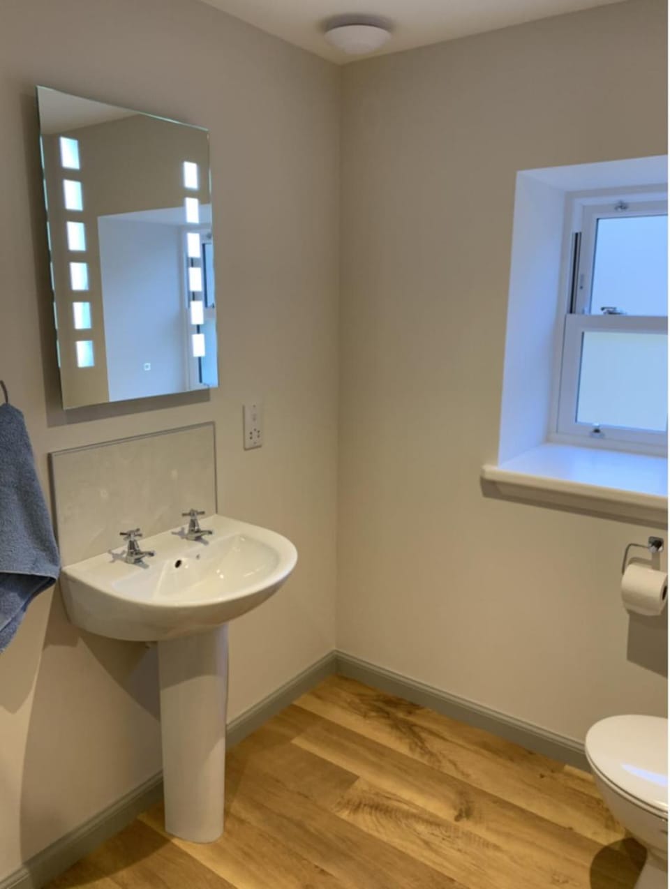 Toilet, towels