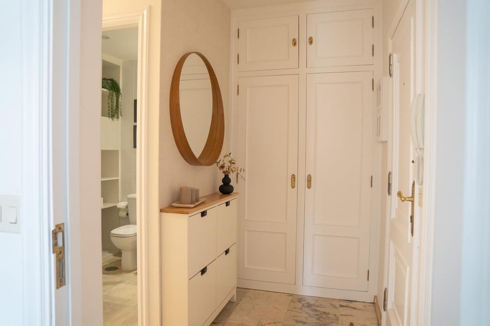 Nearby landmark, Lobby or reception, flat iron, hair dryier, heating, internet, towels, wardrobe