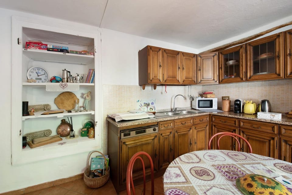 Kitchen or kitchenette, Living room