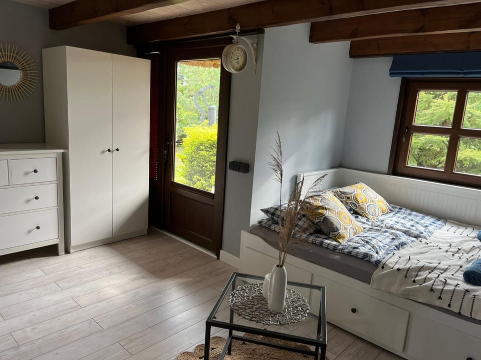 Bed, Seating area