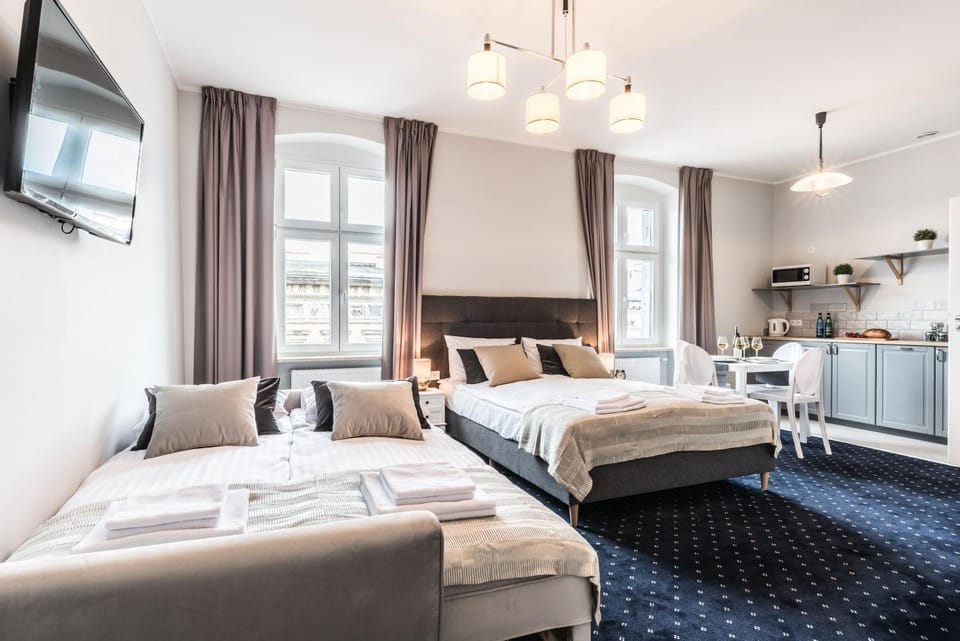 Bed, Kitchen or kitchenette, Photo of the whole room, Seating area, Bedroom