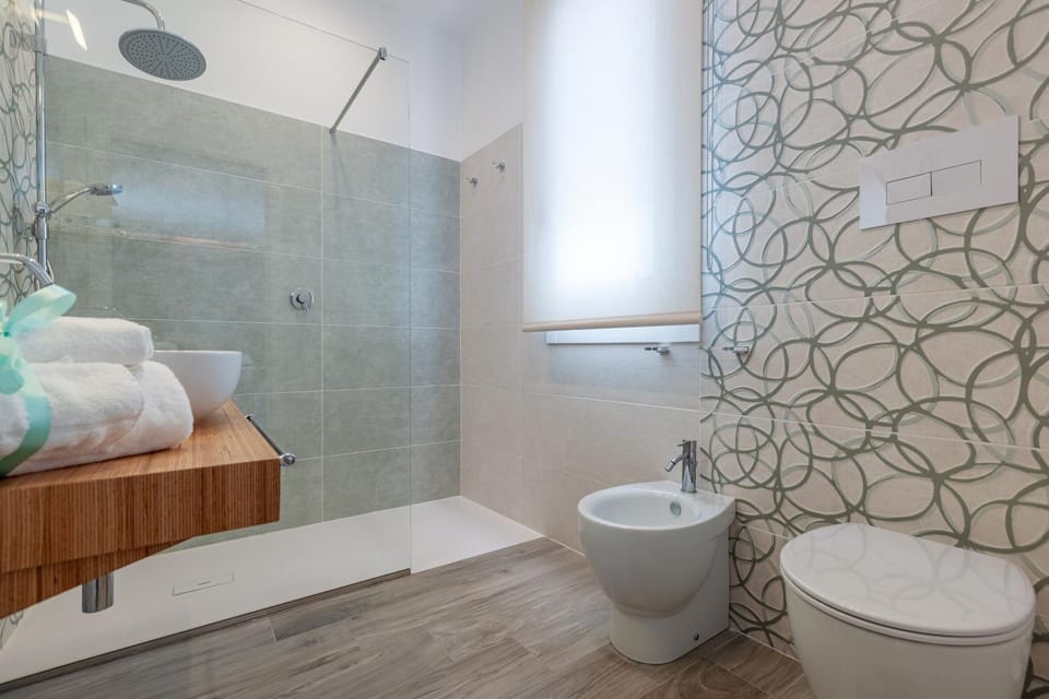 Shower, Bathroom, towels