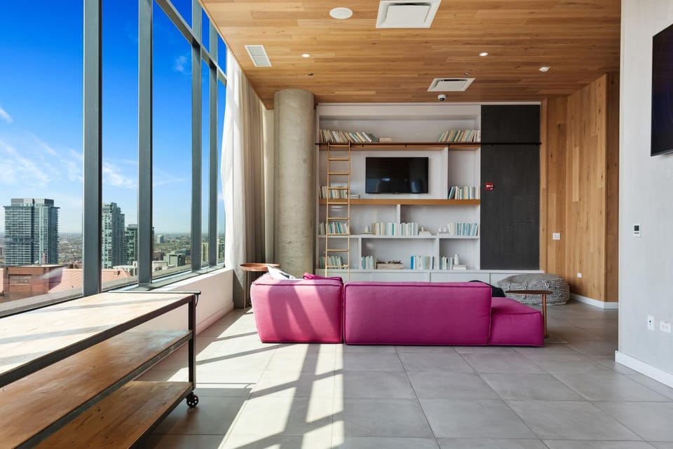 Communal lounge/ TV room