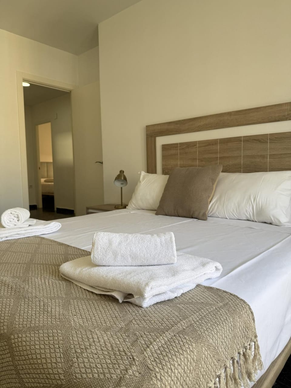 Bed, Photo of the whole room, Bedroom, towels