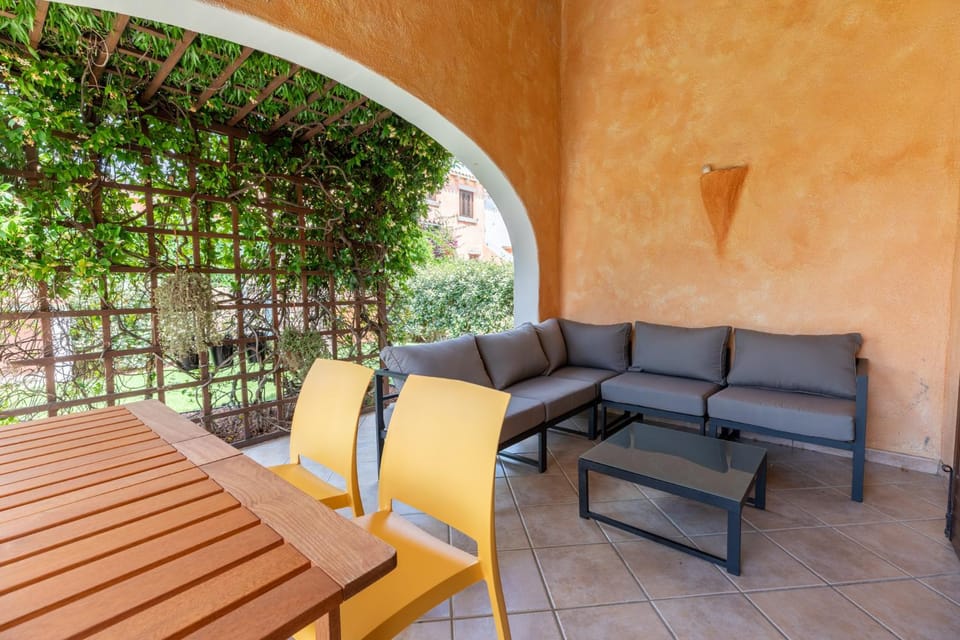 Patio, Living room