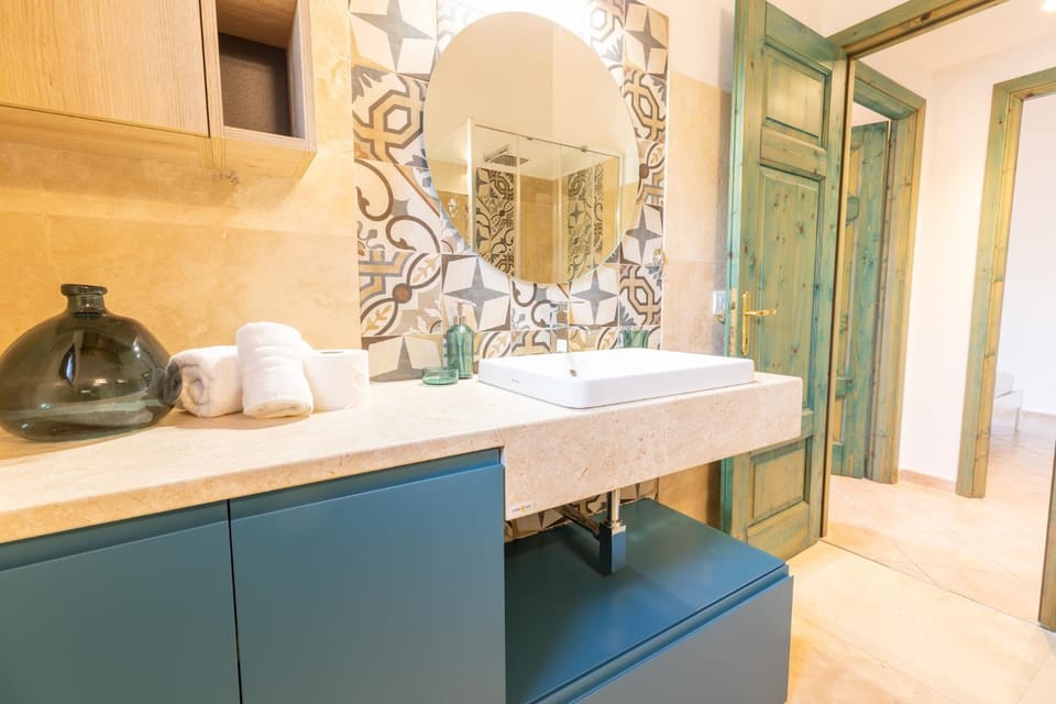Bathroom, towels