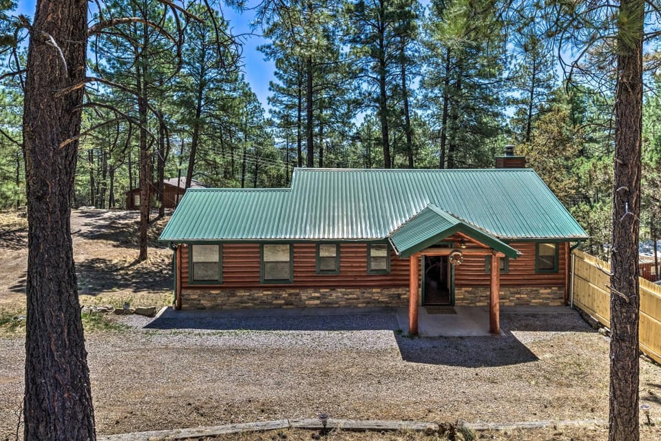 Cozy Ruidoso Cabin Retreat w/ Private Hot Tub Cabin in Ruidoso