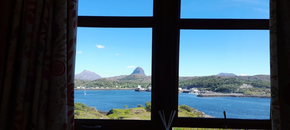 Bedroom, Mountain view, Sea view