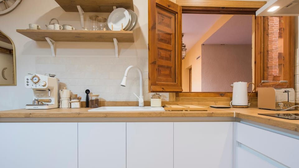 Coffee/tea facilities, Kitchen or kitchenette