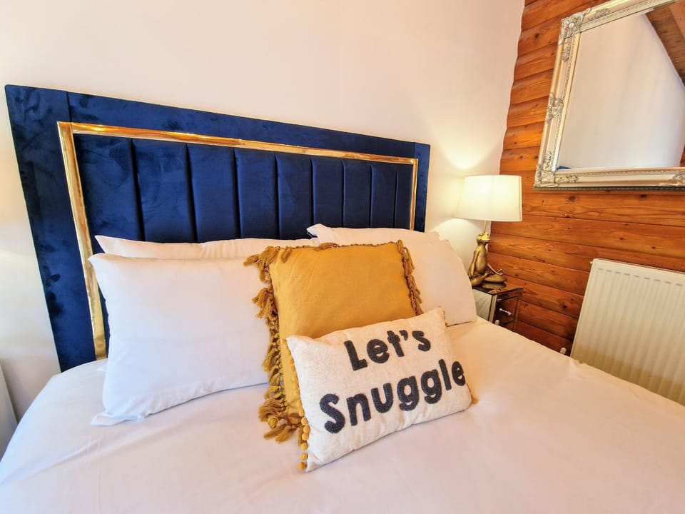 Kaoglen Squirrel Drey-Hot Tub-Pet Friendly-Perth Nature lodge in Scotland