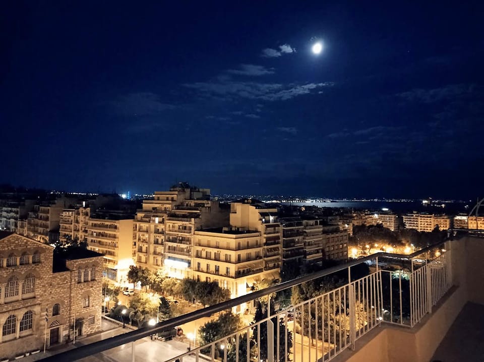 Night, Balcony/Terrace, City view, Sea view