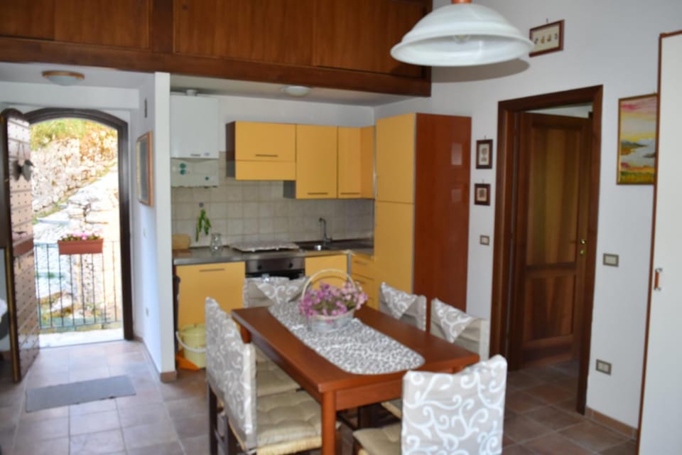 Casavacanza al castello 2 House in Villetta Barrea