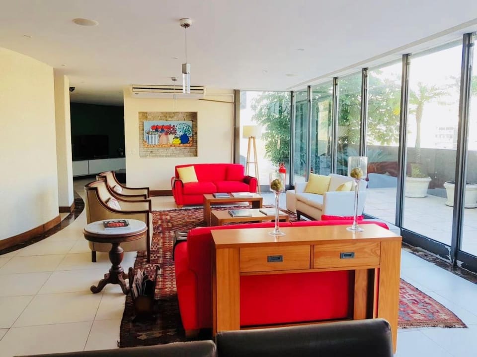 Communal lounge/ TV room