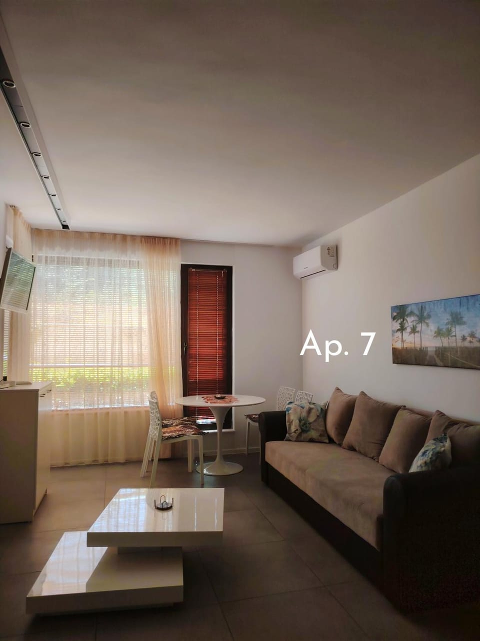 TV and multimedia, Living room, Seating area, pet friendly, air conditioner