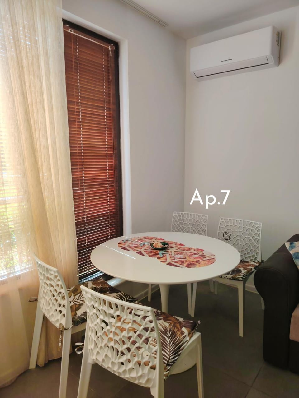 TV and multimedia, Living room, Seating area, pet friendly, air conditioner