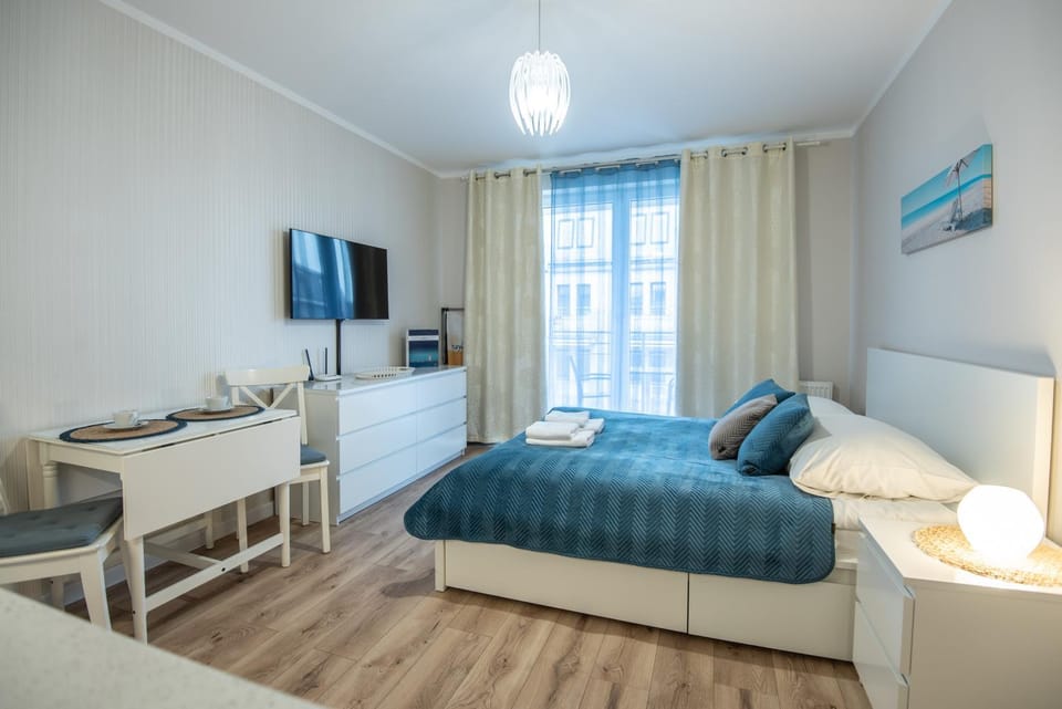 Bed, TV and multimedia, Photo of the whole room