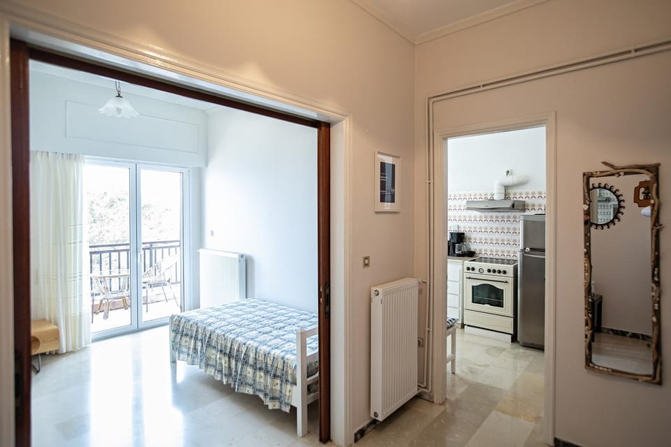 Bed, Kitchen or kitchenette, Photo of the whole room, Bedroom, stove