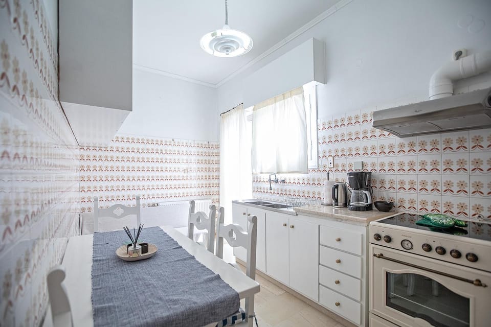 Coffee/tea facilities, Kitchen or kitchenette, Dining area, pet friendly, stove