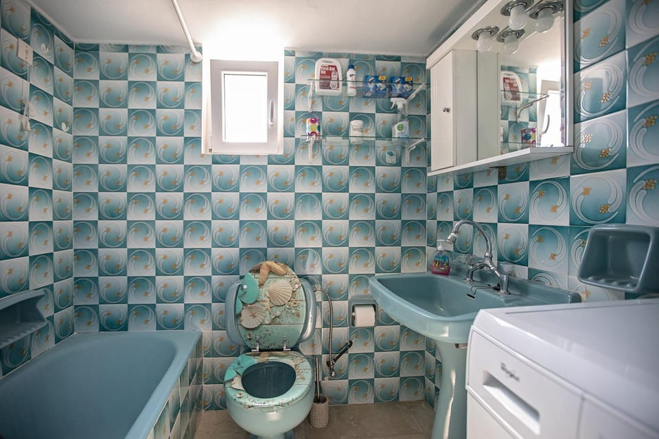 Toilet, Bathroom, washing machine
