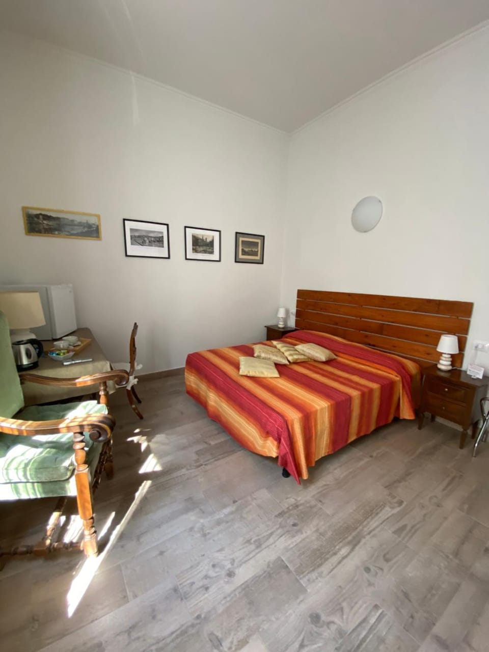 Photo of the whole room