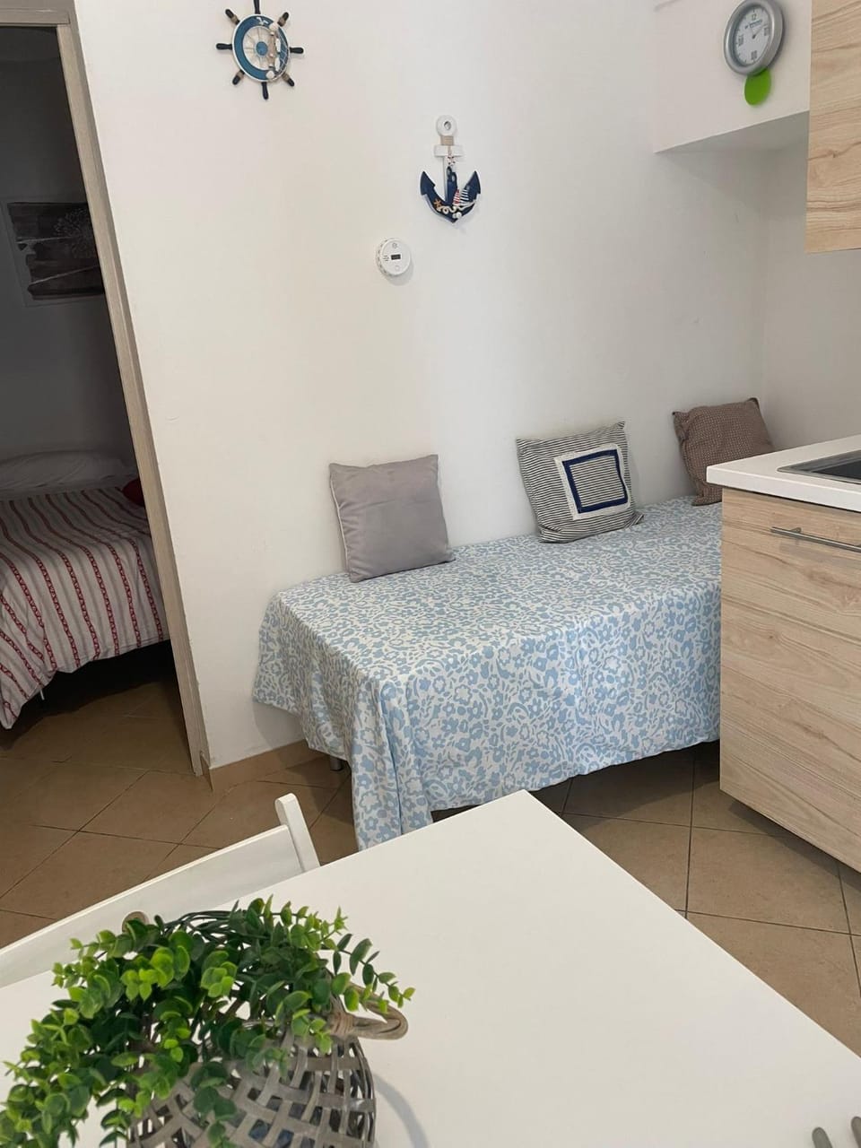 Bed, Kitchen or kitchenette, Photo of the whole room