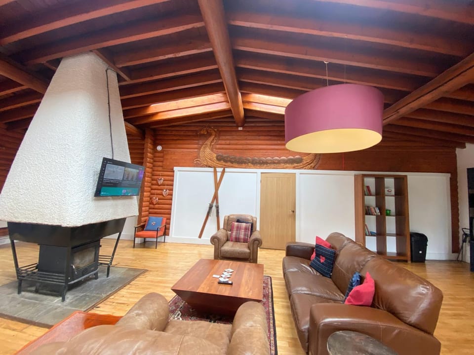 Kaoglen-GrandSuite-Hot Tub-Pitlochry-Dunkeld-Pet Friendly Nature lodge in Scotland