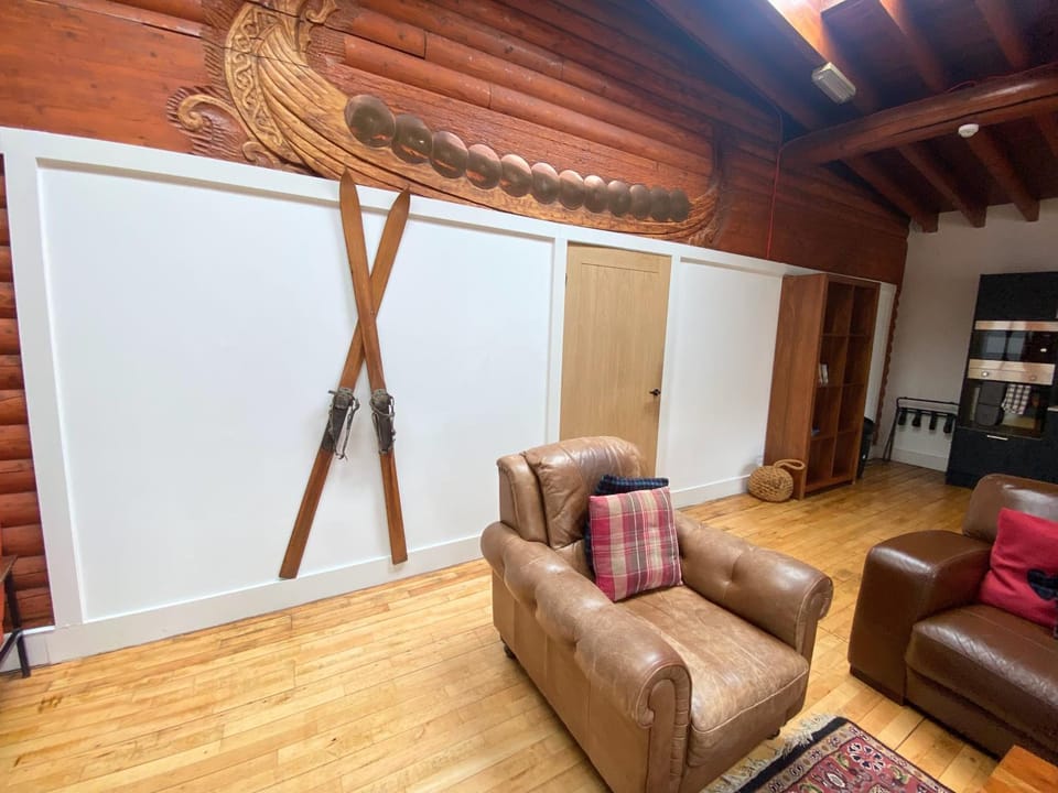 Kaoglen-GrandSuite-Hot Tub-Pitlochry-Dunkeld-Pet Friendly Nature lodge in Scotland