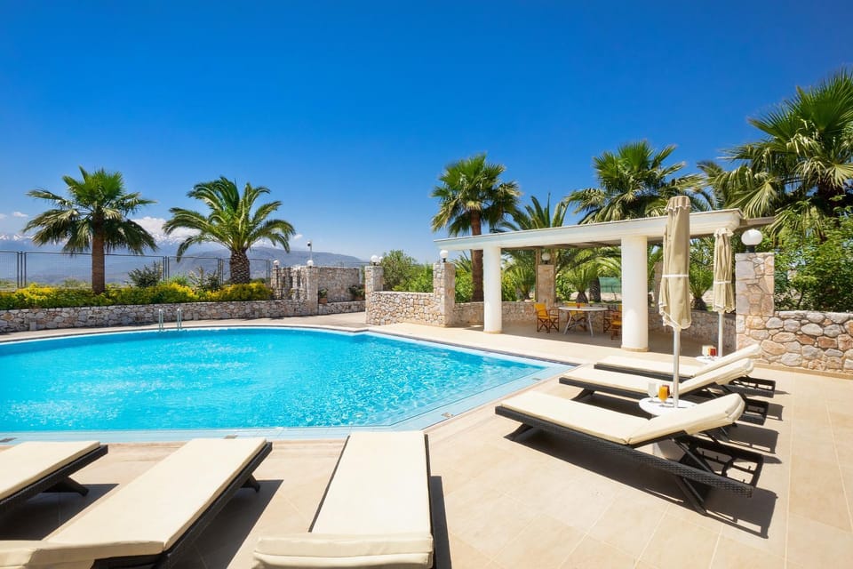 Epavlis Akrotiri Villa in Crete