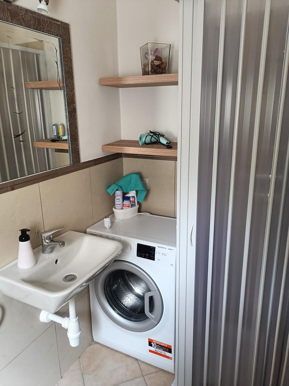 Bathroom, washing machine