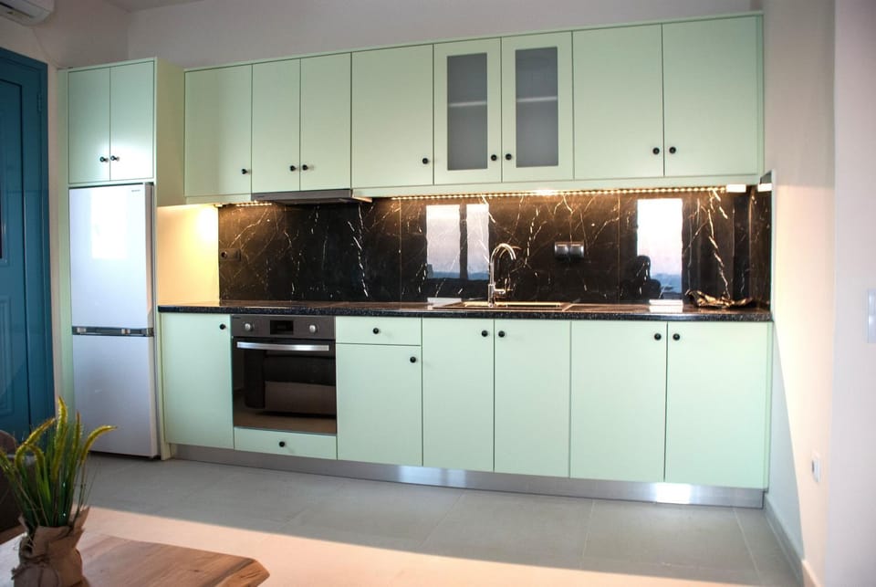 Kitchen or kitchenette, pet friendly, stove