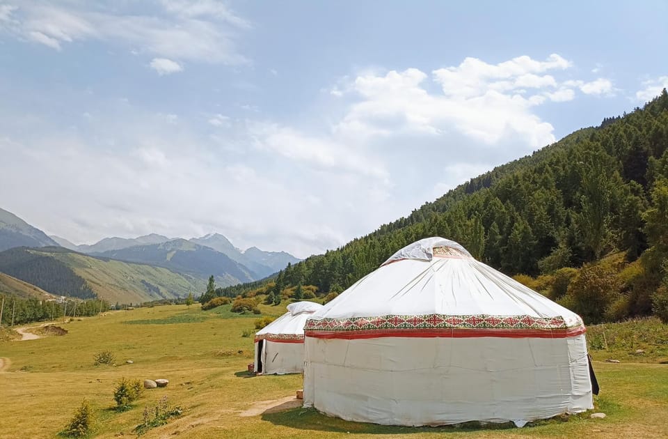Natural landscape, Skiing, View (from property/room), Dining area, Hiking, Hiking, Mountain view