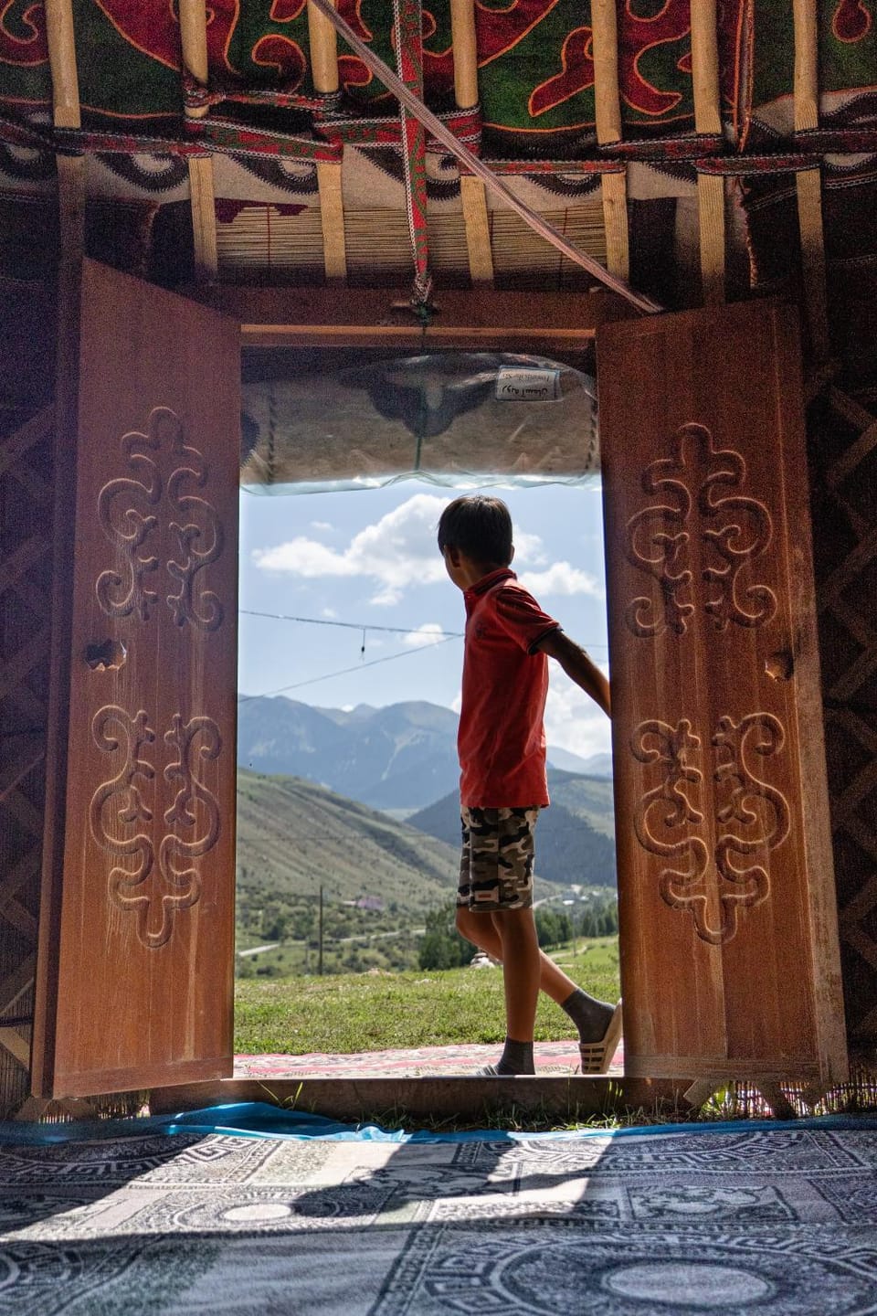 Natural landscape, Hiking, Mountain view, young children, Family