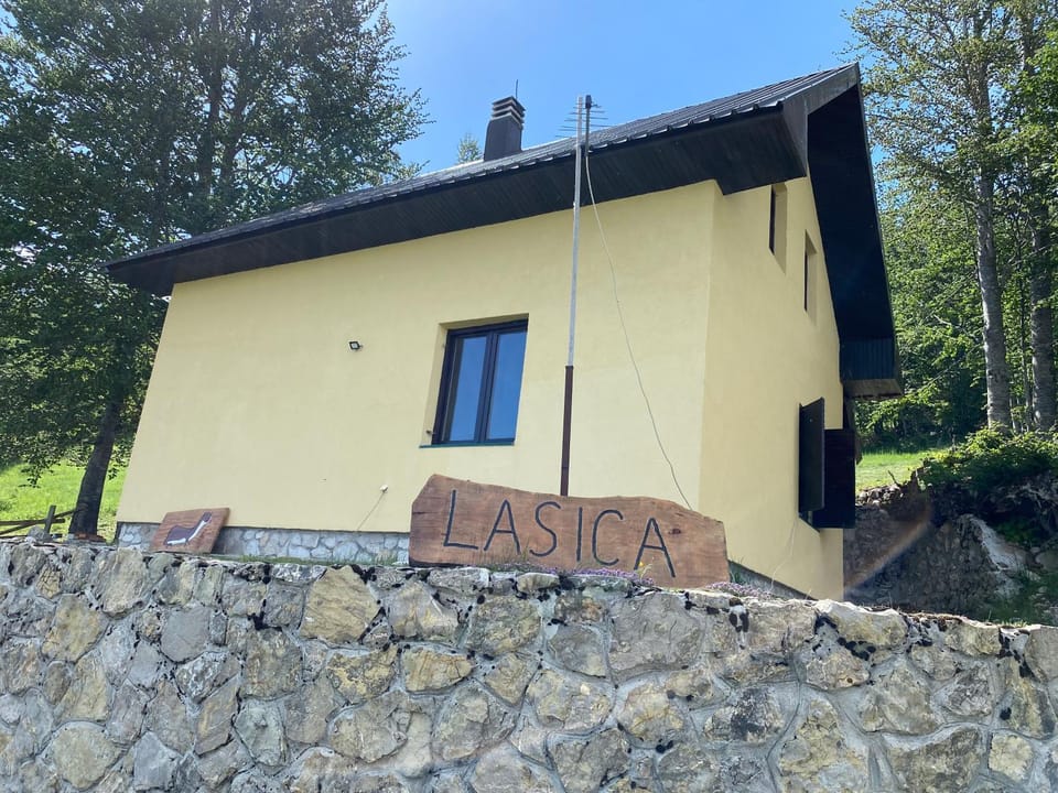Lasica House in Montenegro