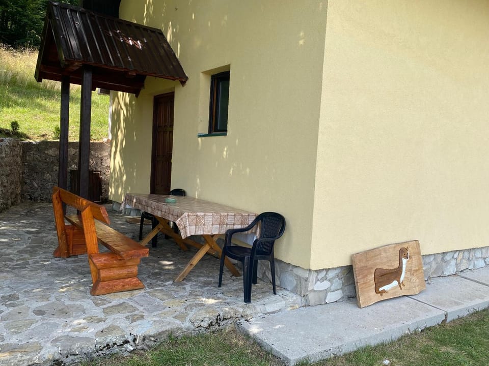Lasica House in Montenegro