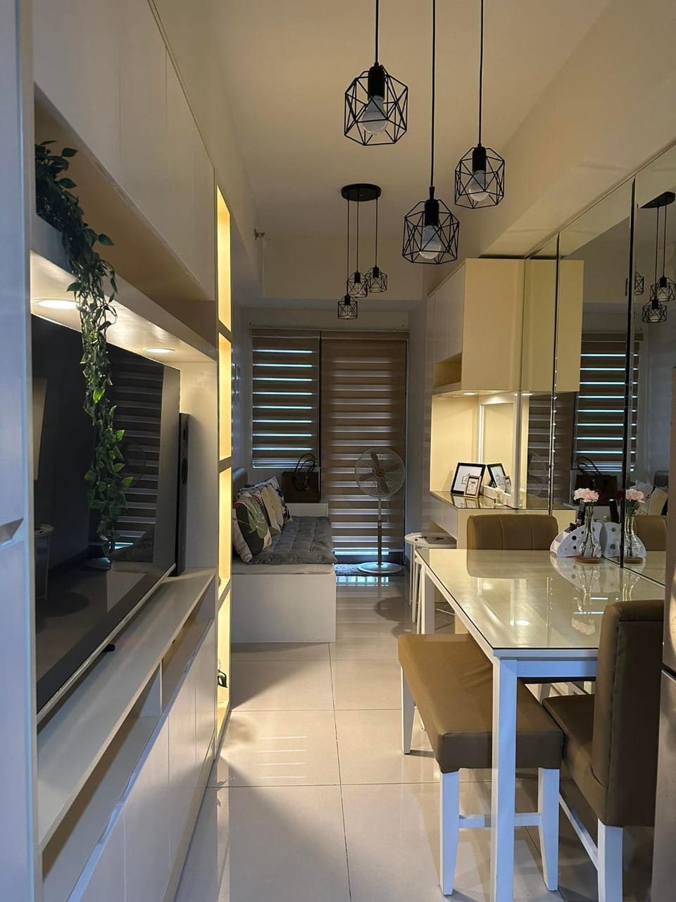 Seating area, Dining area