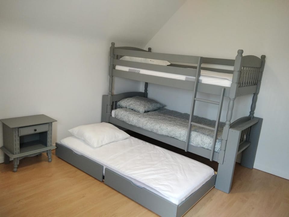 Bedroom, bunk bed