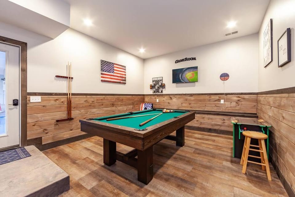 Like New Cabin - Indoor Pool - Theater - Game Rm - Views Cabin in Sevier County