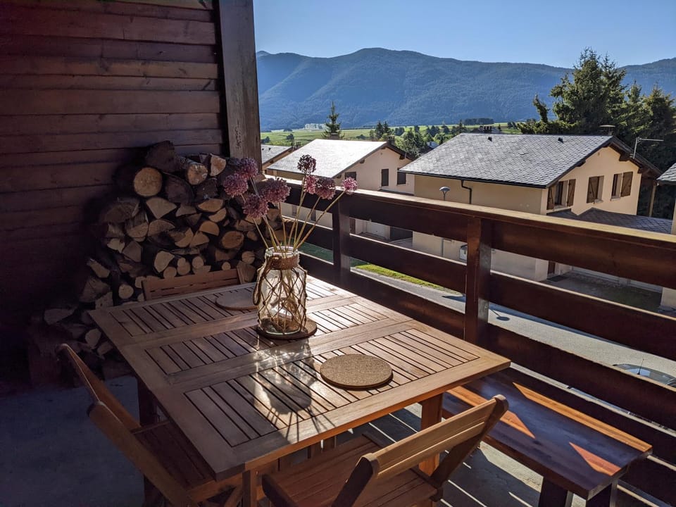 Balcony/Terrace, Mountain view